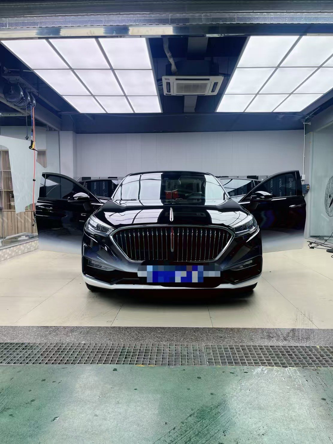 黑白渐变 汽车改色膜施工图片 1
