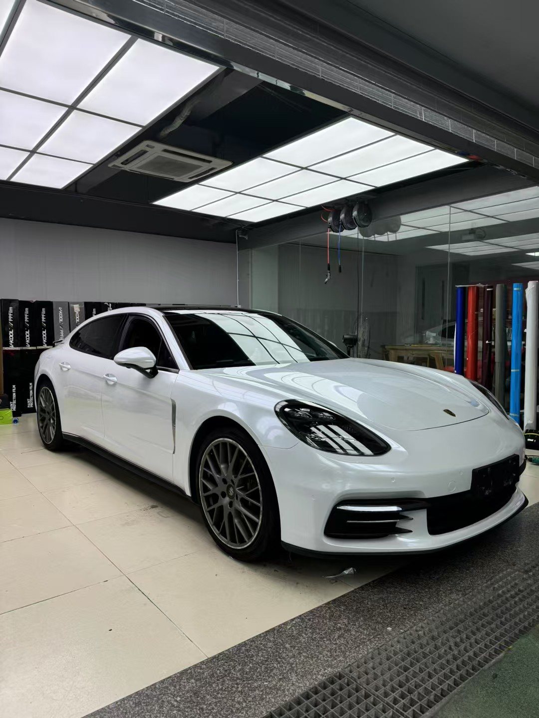 超亮金属白 汽车改色膜施工图片 1