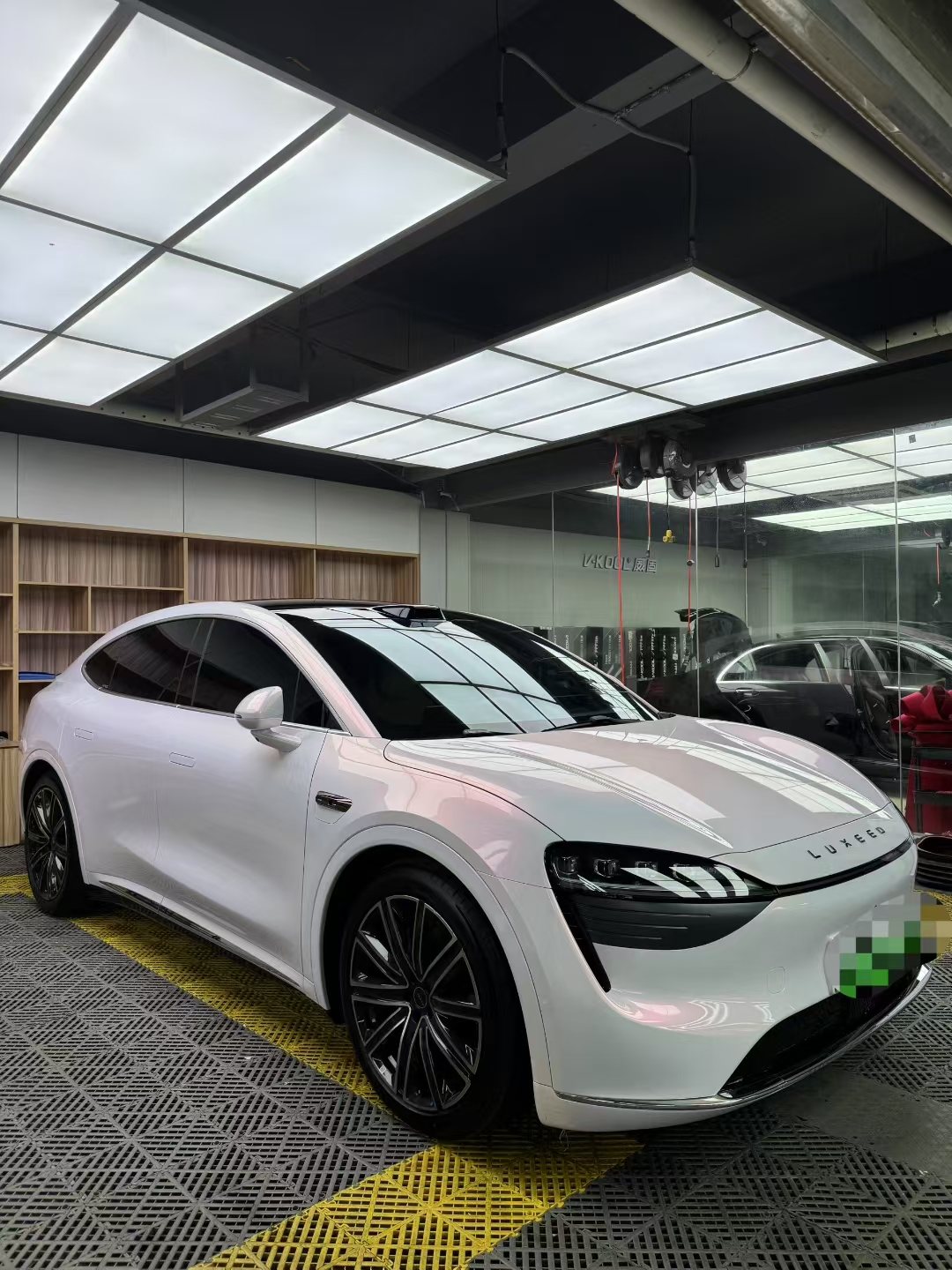 花悦粉 汽车改色膜施工图片 1