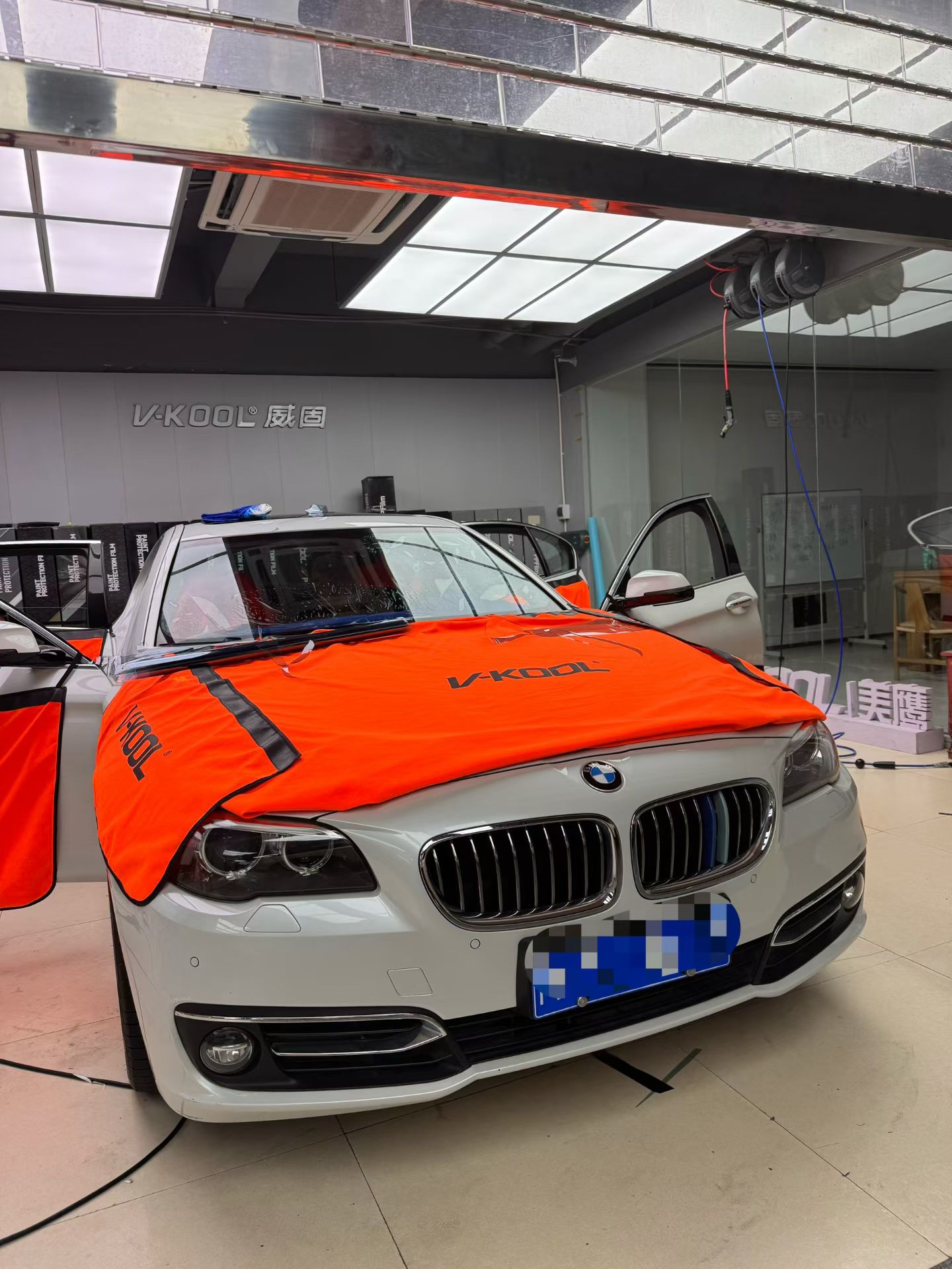 宝马330i 汽车窗膜施工图片 1