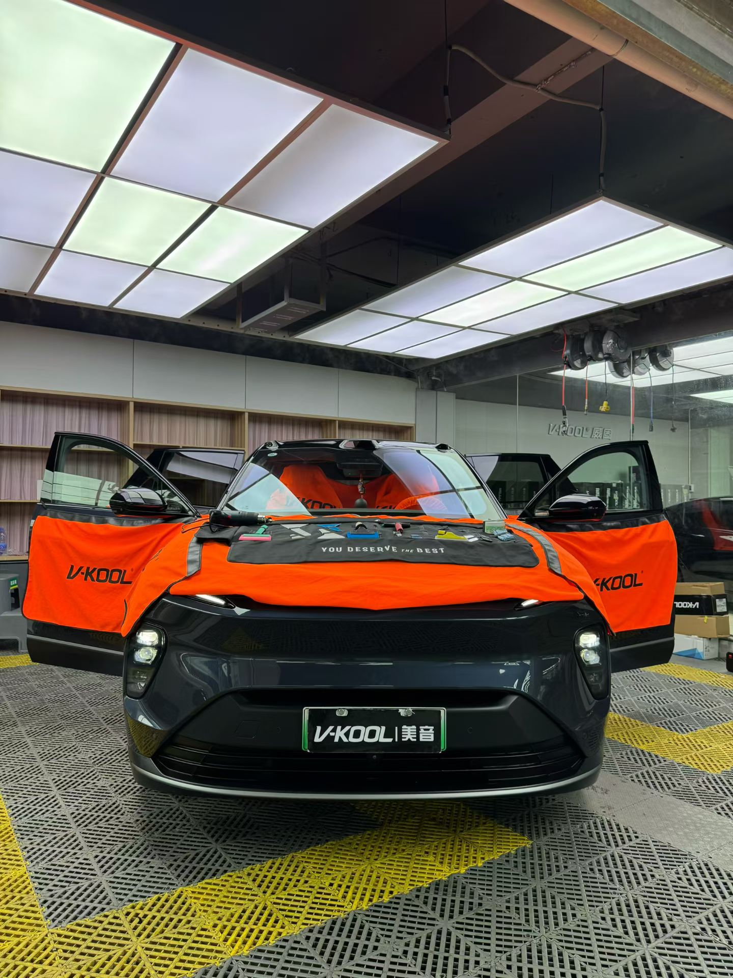 蔚来ES8(2) 汽车窗膜施工图片 1
